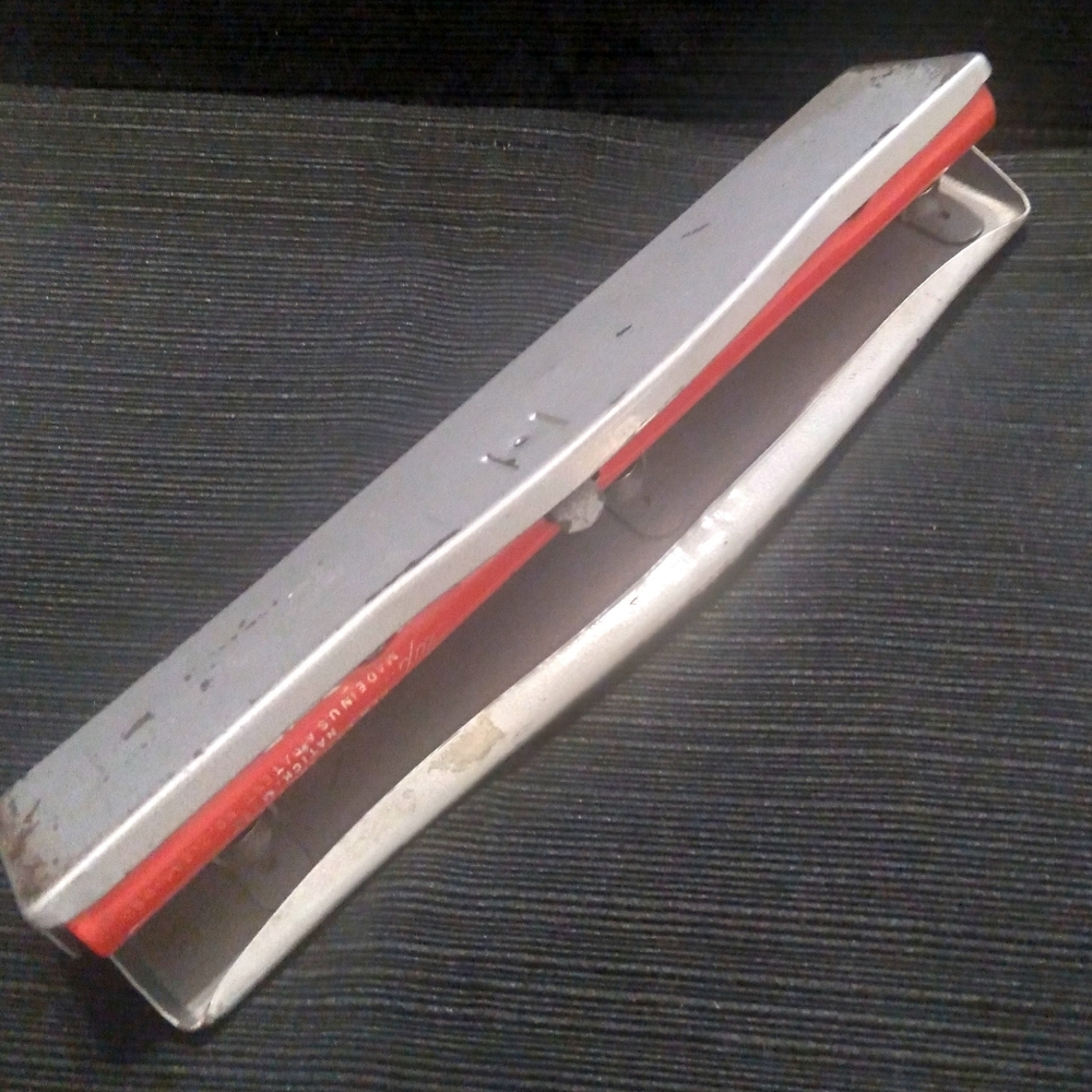 Clix Vintage 3 Hole Paper Punch - Picture 5 of 8